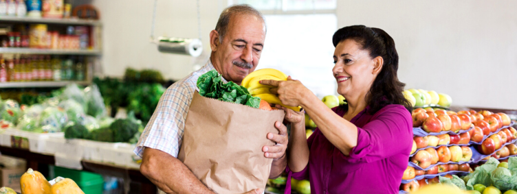 senior-latino-couple-grocery-shopping-store-inflation